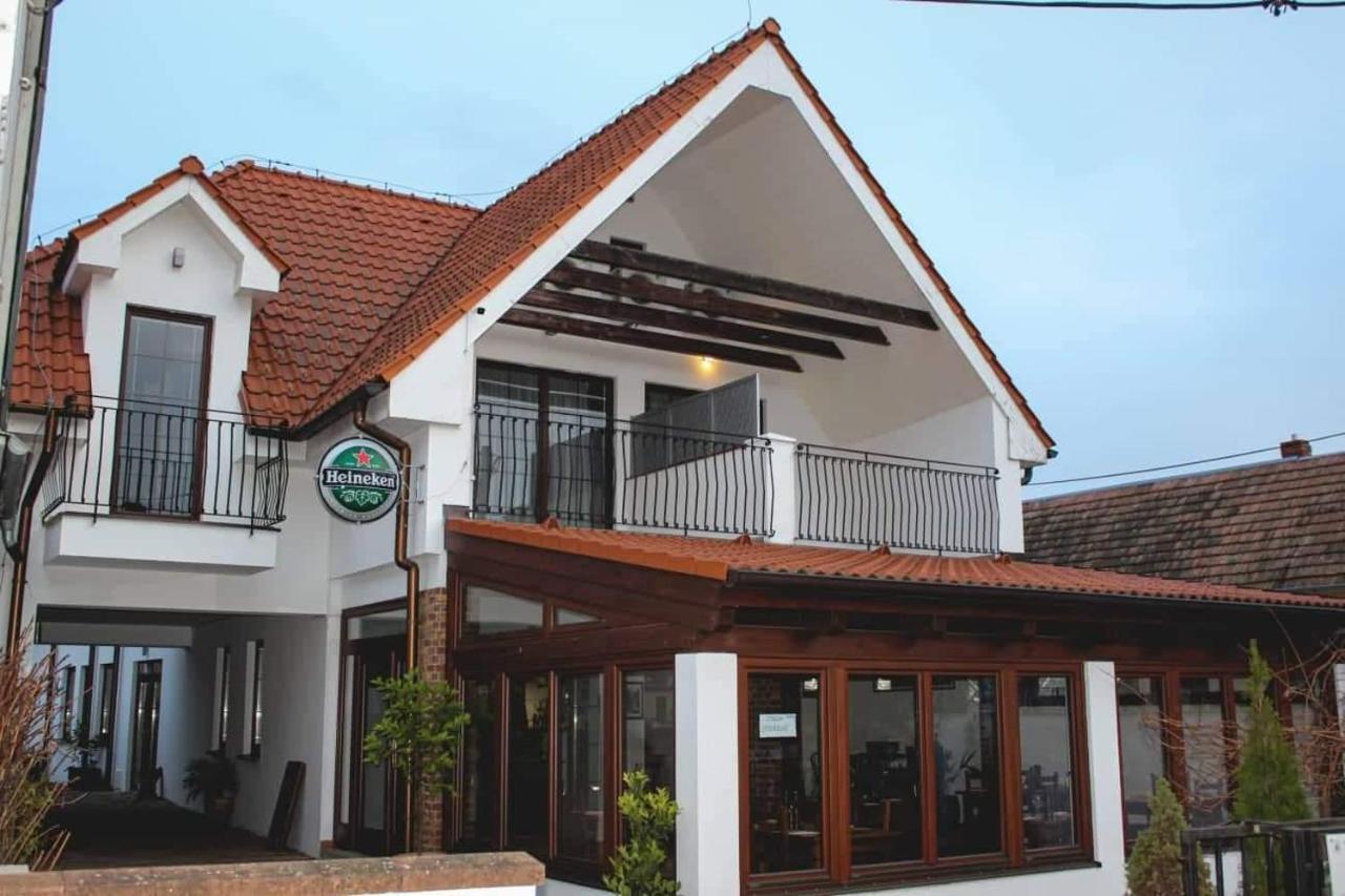 Il Galeone Hotel Stupava Exterior foto